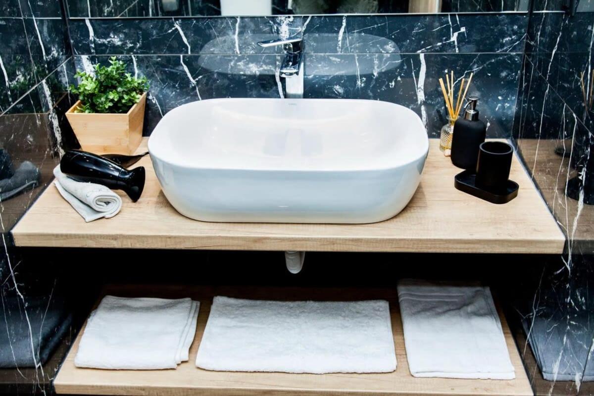 Contemporary And Chic Apartment In Central Athens Luaran gambar