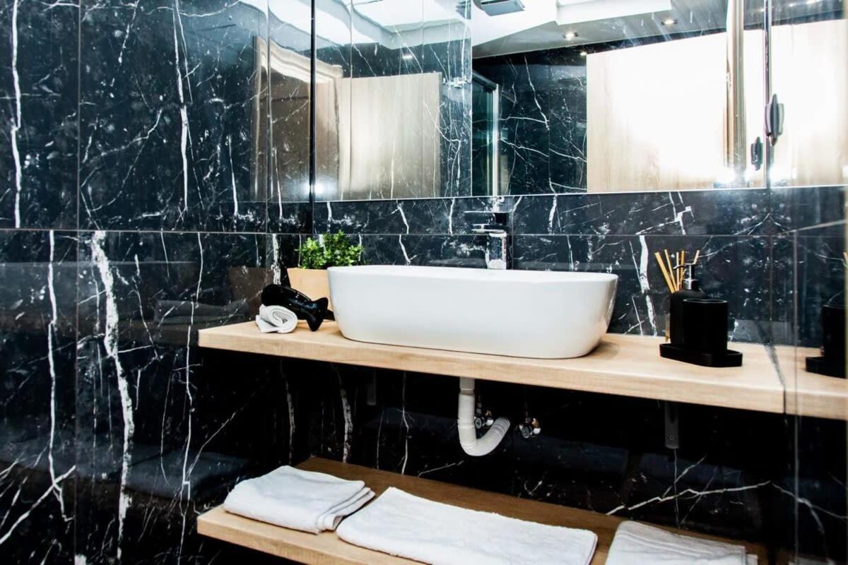 Contemporary And Chic Apartment In Central Athens Luaran gambar