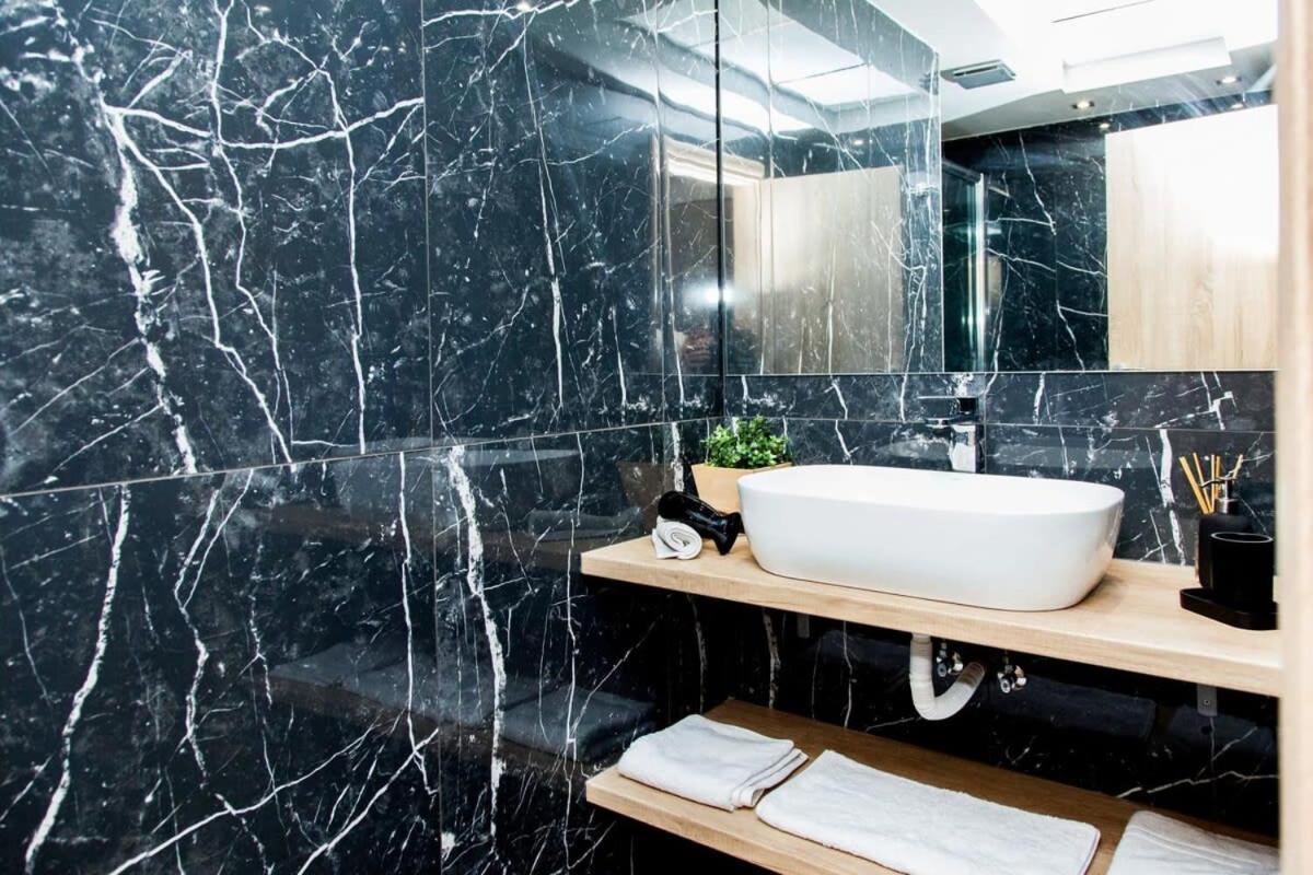 Contemporary And Chic Apartment In Central Athens Luaran gambar